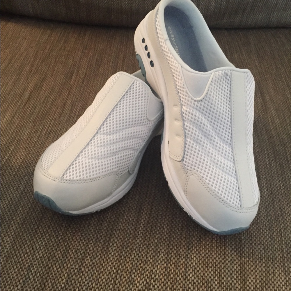 White easy spirit slip on sneakers Brand New 10WW